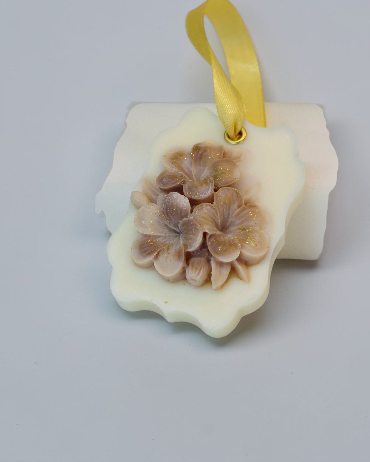 odorizante dulap cu design floral din ceara parfumata colectia Florala Luxora pentru dulapuri si sertare