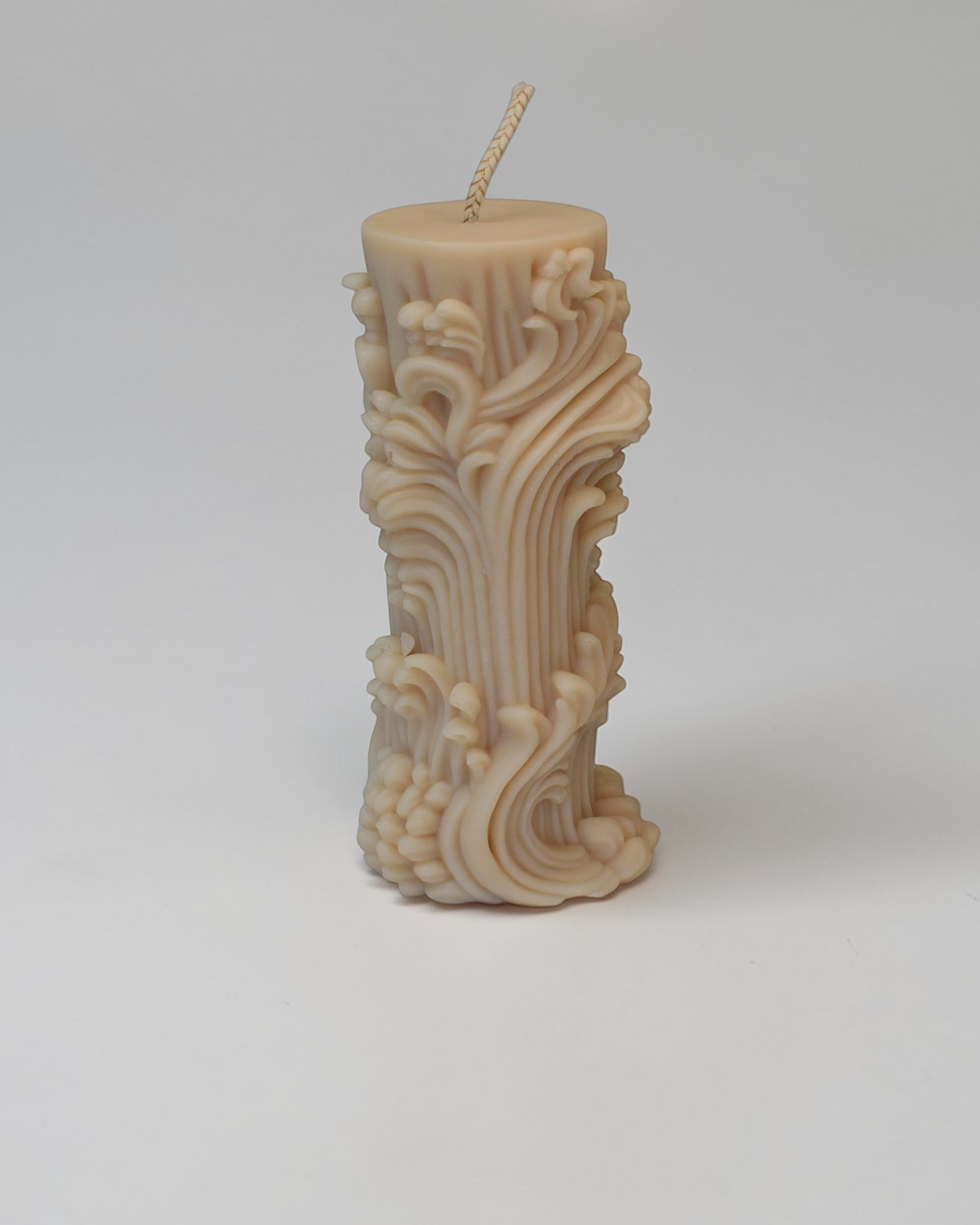 Lumânare decorativă sculpturală Terra realizată manual din ceară de soia