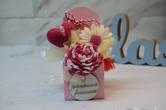 Set Mărțișor – buchețel floral cu inimă