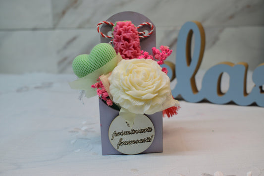 Set Mărțișor – buchețel floral cu inimă