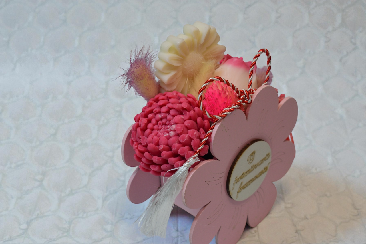 Set Mărțișor 1 Martie – Floare Decorativă cu Aranjament - Luxora Candles