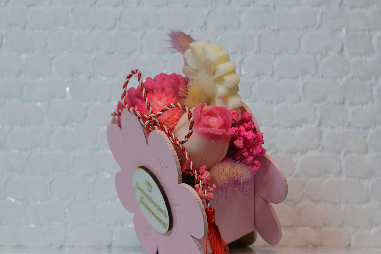 Set Mărțișor 1 Martie – Floare Decorativă cu Aranjament - Luxora Candles