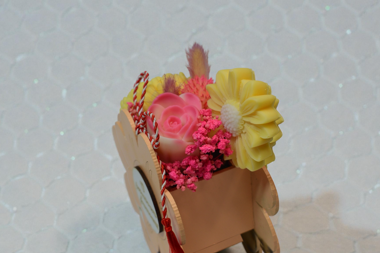 Set Mărțișor 1 Martie – Floare Decorativă cu Aranjament - Luxora Candles