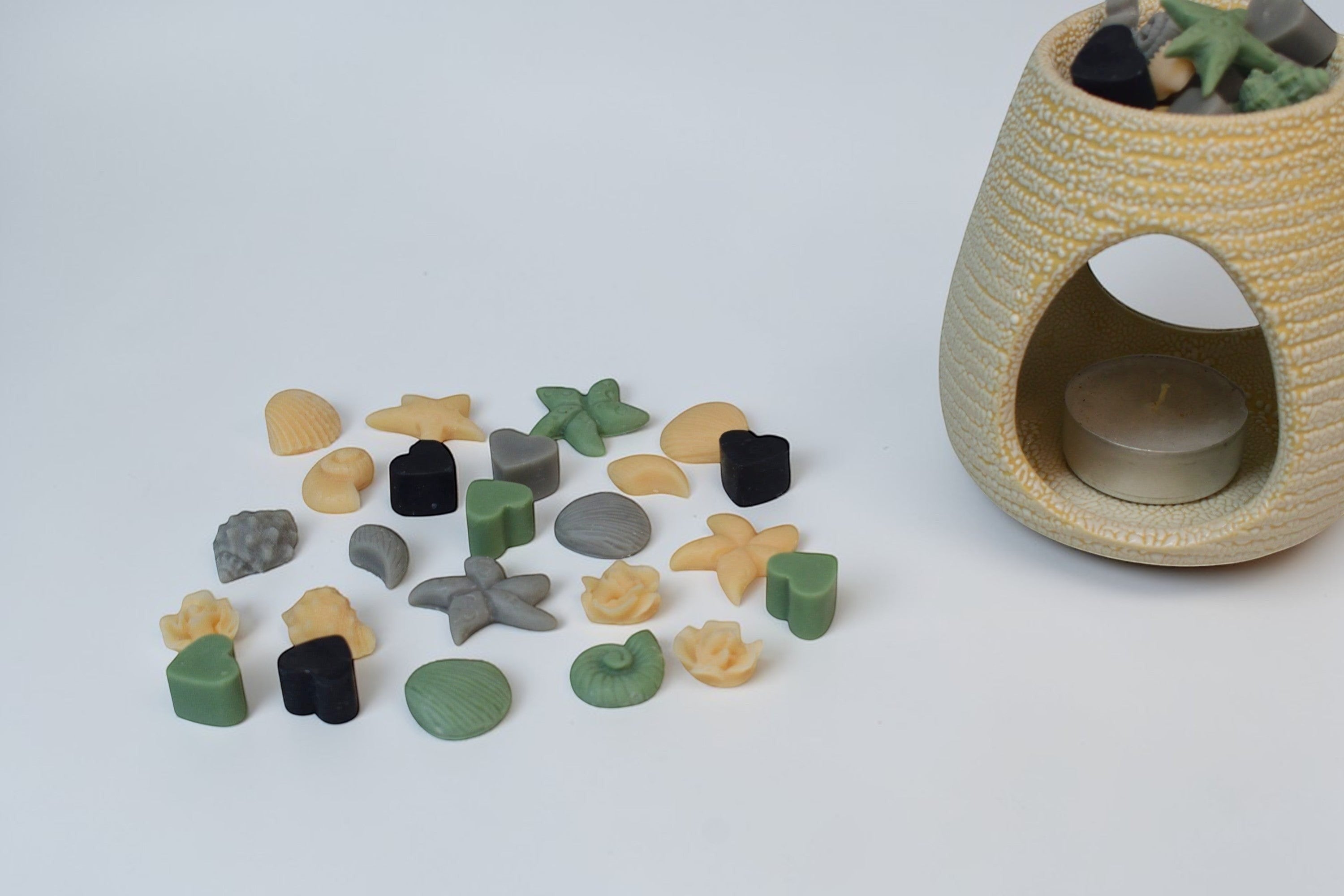 wax melts parfumate Luxora din ceară de soia, forme decorative mixte flori și scoici, parfum pentru casă utilizat cu arzător ceramic