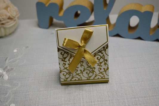 Cutie pentru mărturii de culoare aurie, potrivită pentru ambalarea elegantă a lumânărilor de mărturie