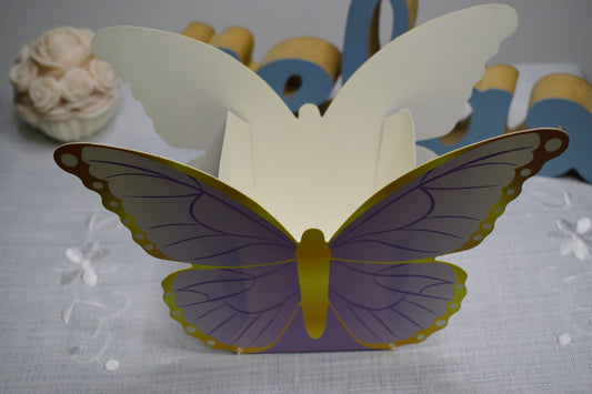 Cutie pentru mărturii în formă de fluture, concepută pentru ambalarea elegantă a lumânărilor de mărturie
