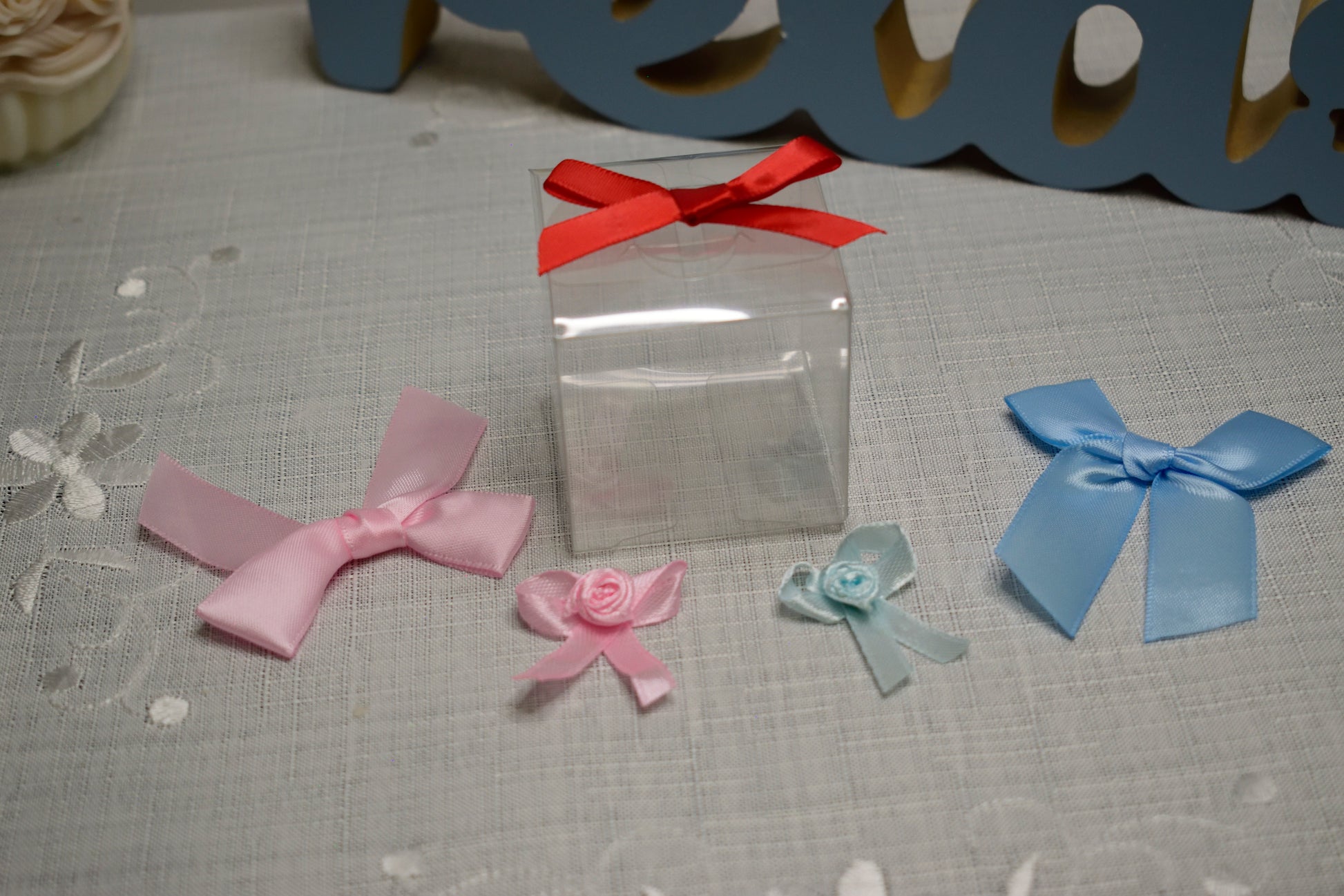 Cutie transparentă pentru mărturii, concepută pentru prezentarea elegantă a lumânărilor de mărturie
