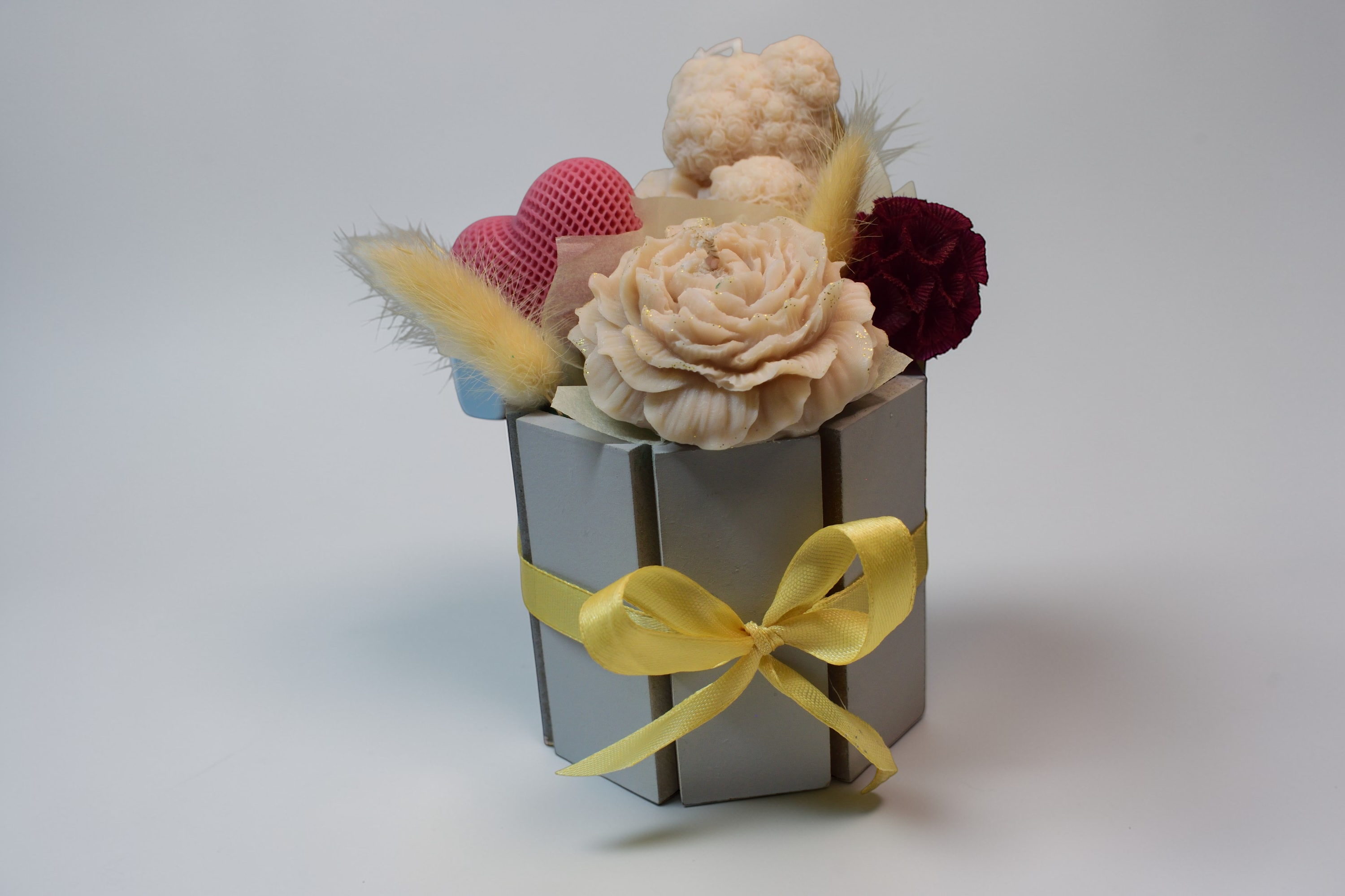 Set Cadou 8 Martie – cutie rotundă cu floare