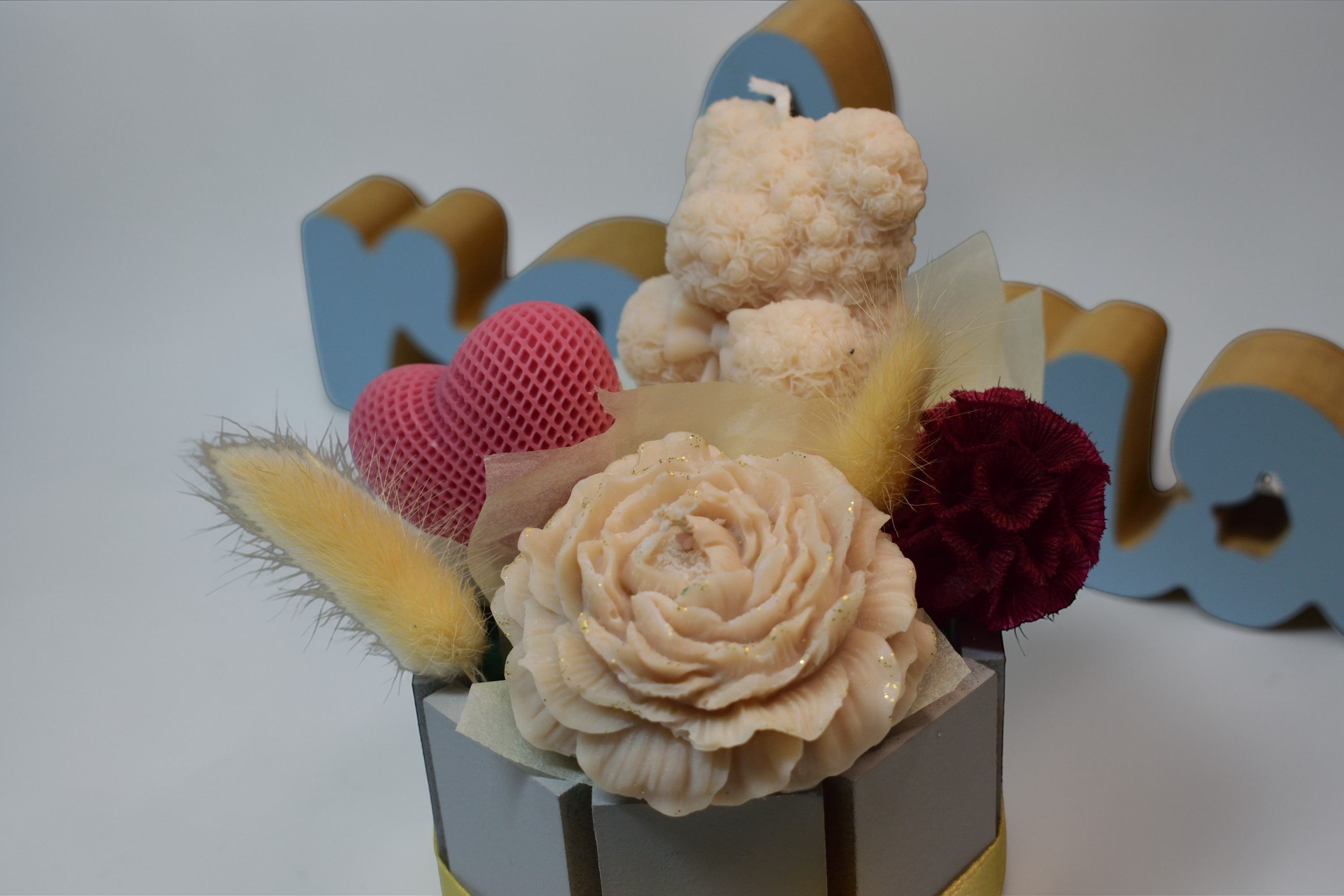 Set Cadou 8 Martie – cutie rotundă cu floare