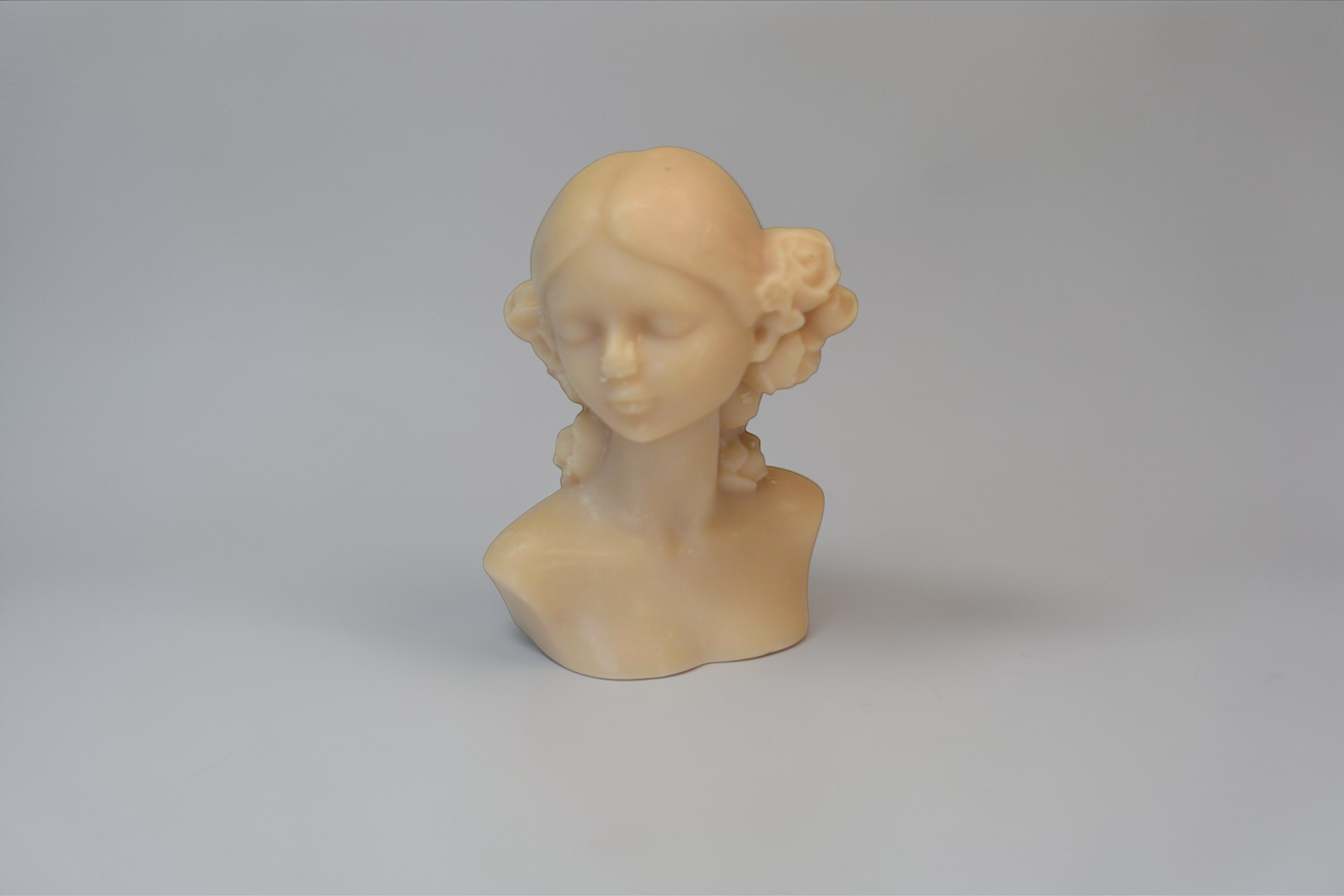 Lumânare decorativă din ceară de soia în formă de bust feminin