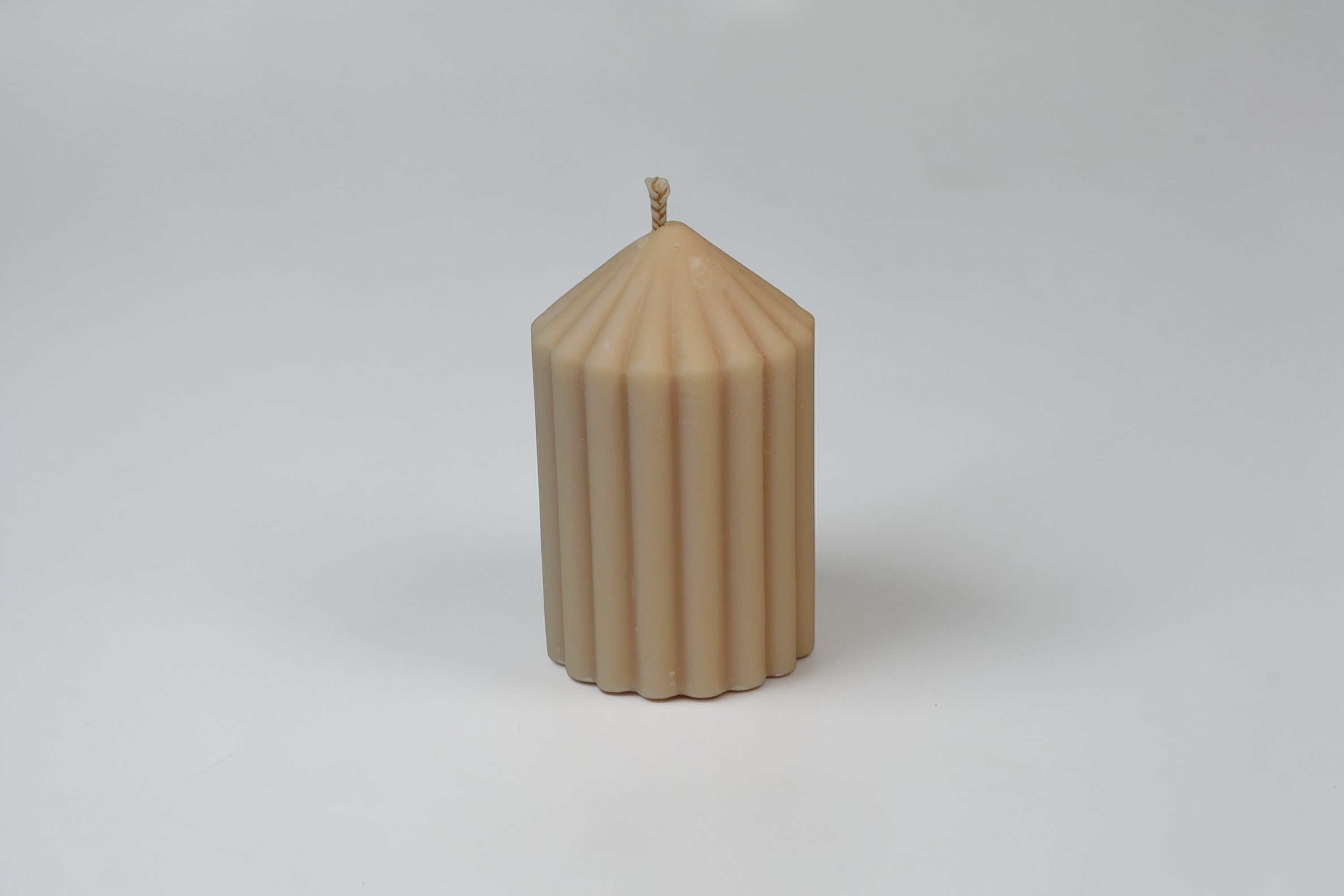 Lumânări decorative conice Astra realizate manual din ceară de soia în mai multe dimensiuni