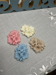 Lumânare decorativă – flori stratificate cu petale detaliate