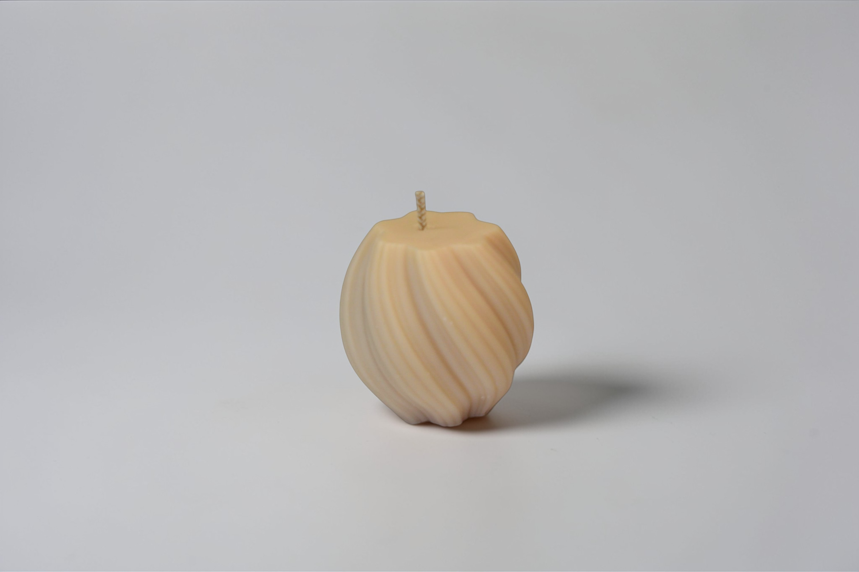 Lumânare decorativă din ceară de soia în formă de val