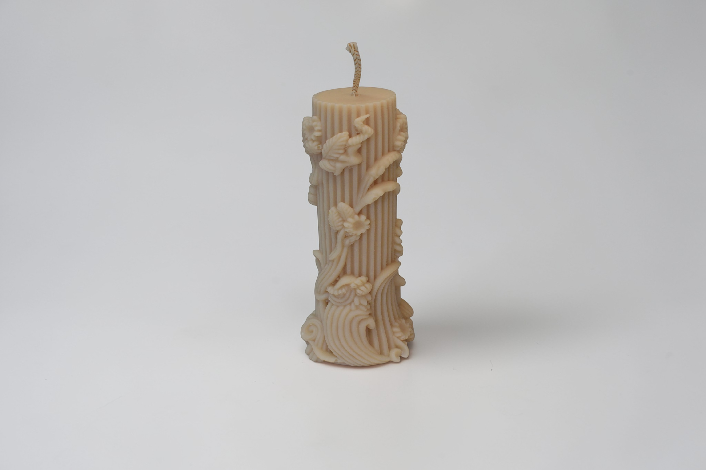 Lumânare decorativă sculpturală Flora realizată manual din ceară de soia