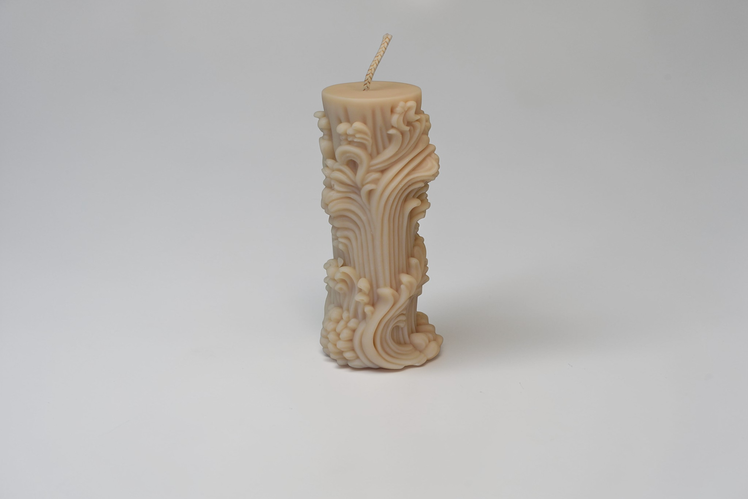 Lumânare decorativă sculpturală Terra realizată manual din ceară de soia