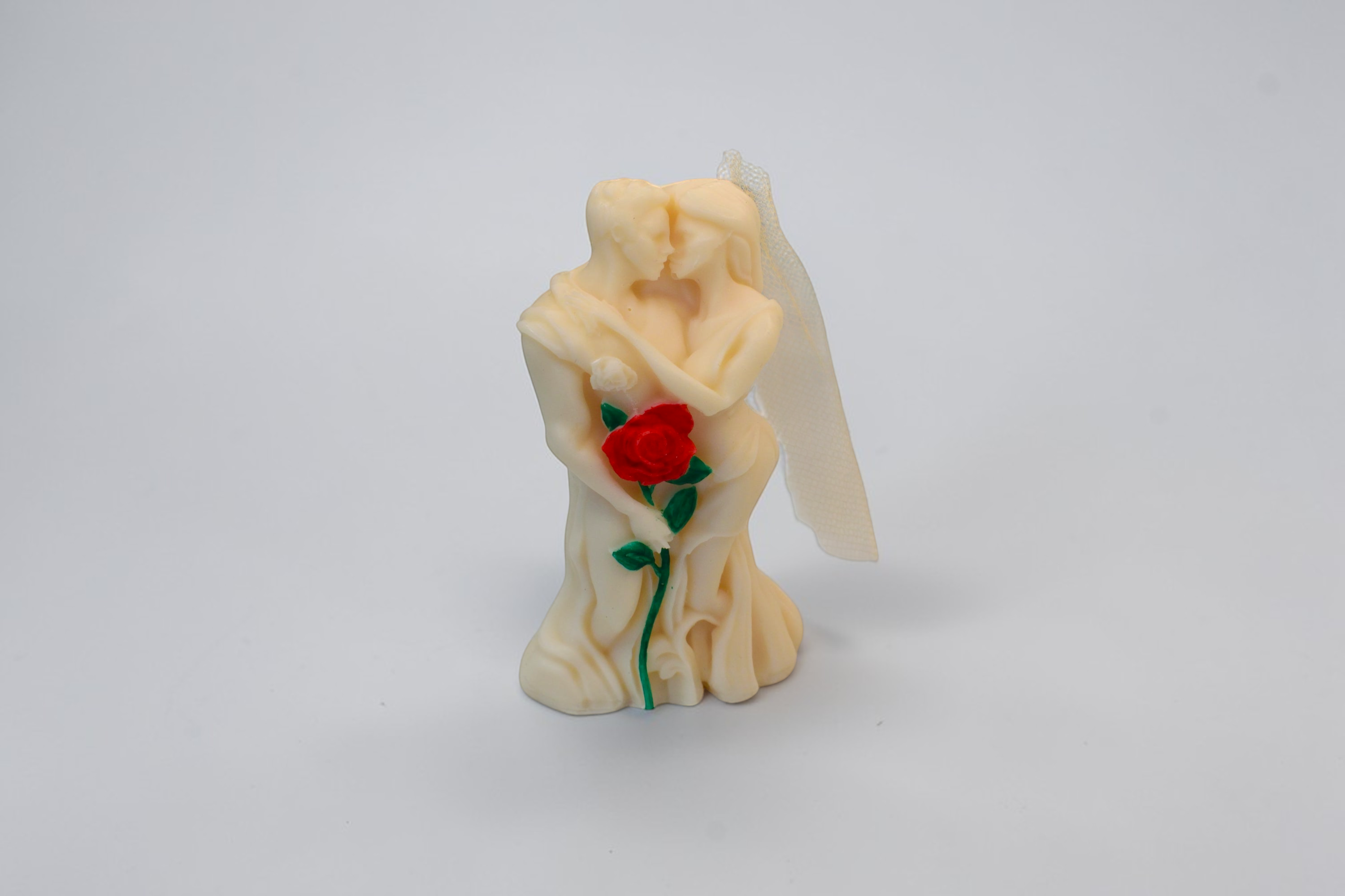 Lumânare decorativă în formă de cuplu romantic realizată din ceară de soia pentru mărturii eveniment